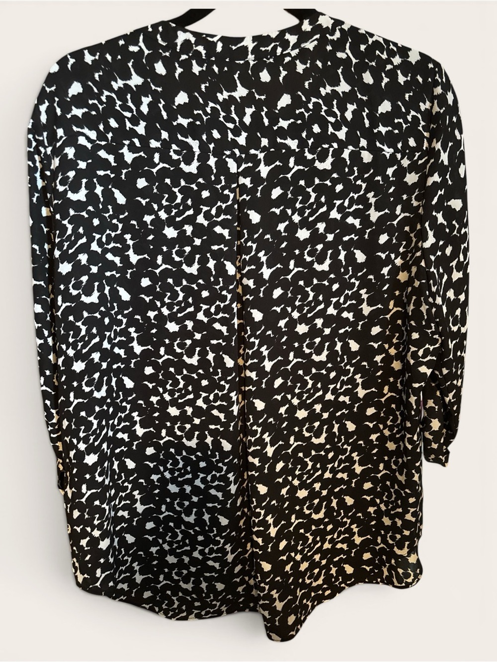 Chaus Black & White Printed Roll-Tab Sleeve Blouse - Picture 3 of 3